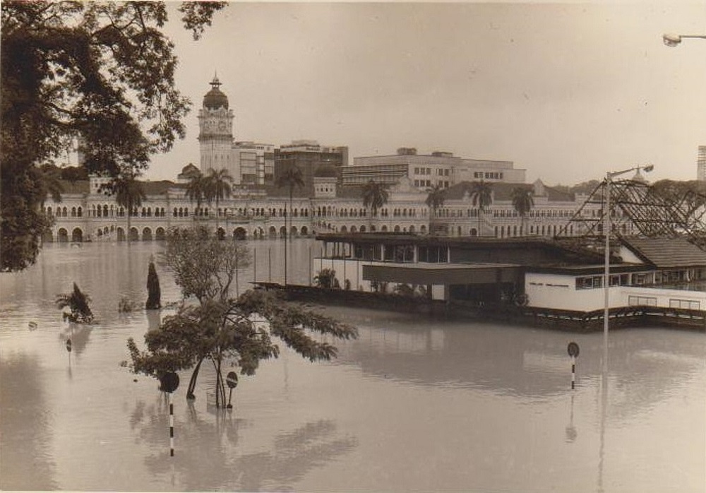 Padang Sultan Abdul Samad Building flooded